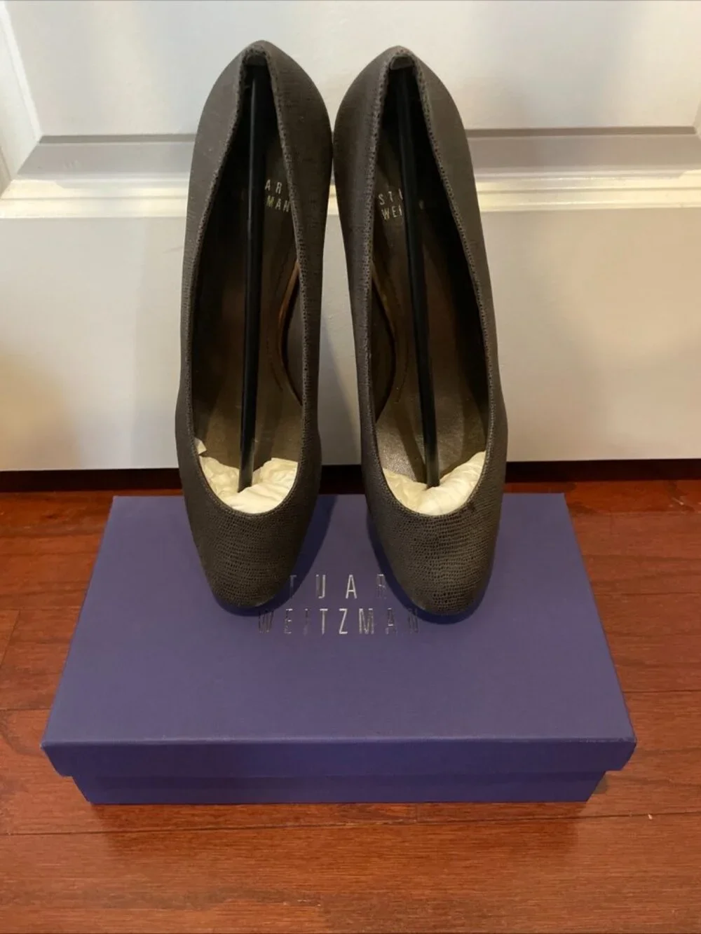 Stuart Weitzman Blog In Gary Women's High-Heel Pump Shoes - Picture 8 of 8